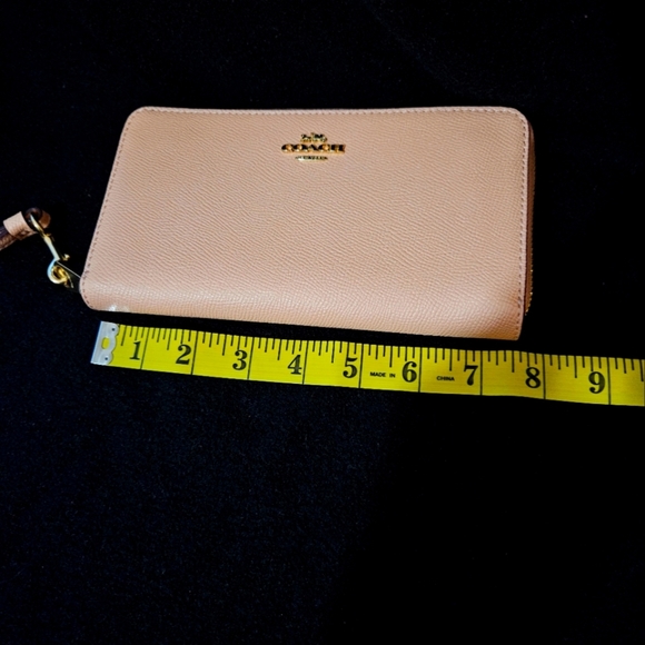 Coach Light Pink/Faded Blush Wristlet Wallet-Pebble Leather with Gold Hardware - Picture 4 of 9